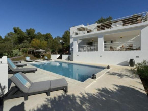 Hotel Villa with pool and sea views